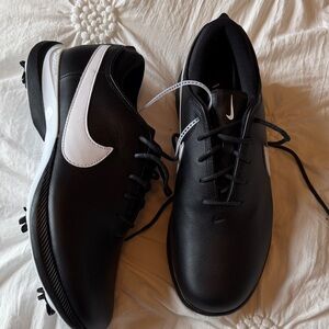 NWT- Nike VICTORY PRO Black and White GOLF Shoes. Mens Size 9.